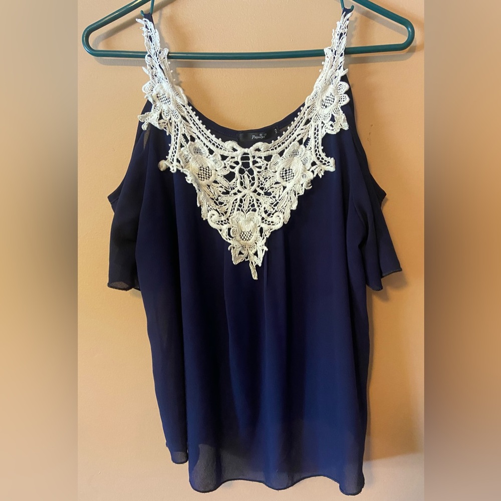 Papaya Navy Blue Lace Trim Cold Shoulder Top Sz L